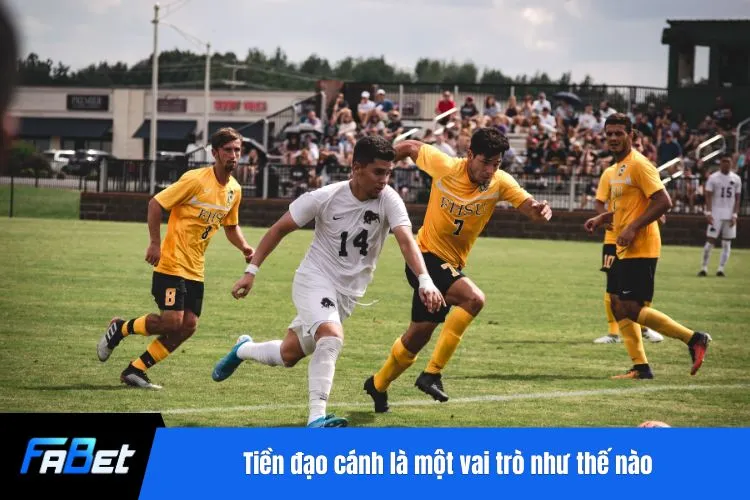 Tiền đạo cánh - Vai trò và những kỹ thuật trong bóng đá